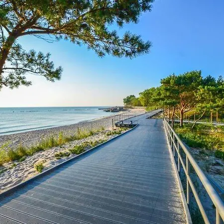 Right By The Sea, Apartament
