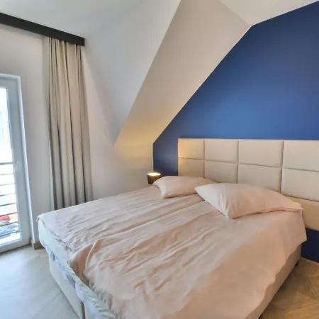 Right By The Sea, Ustronie Morskie