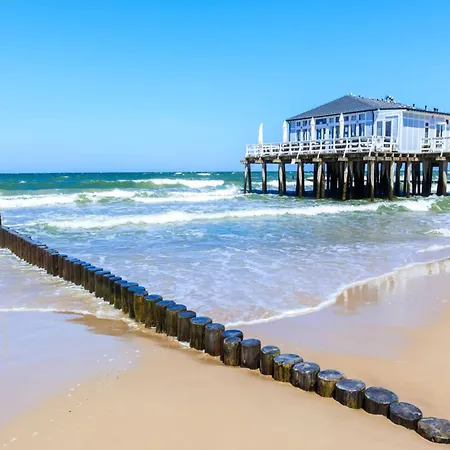 Right By The Sea, أوسترونيه مورسكية